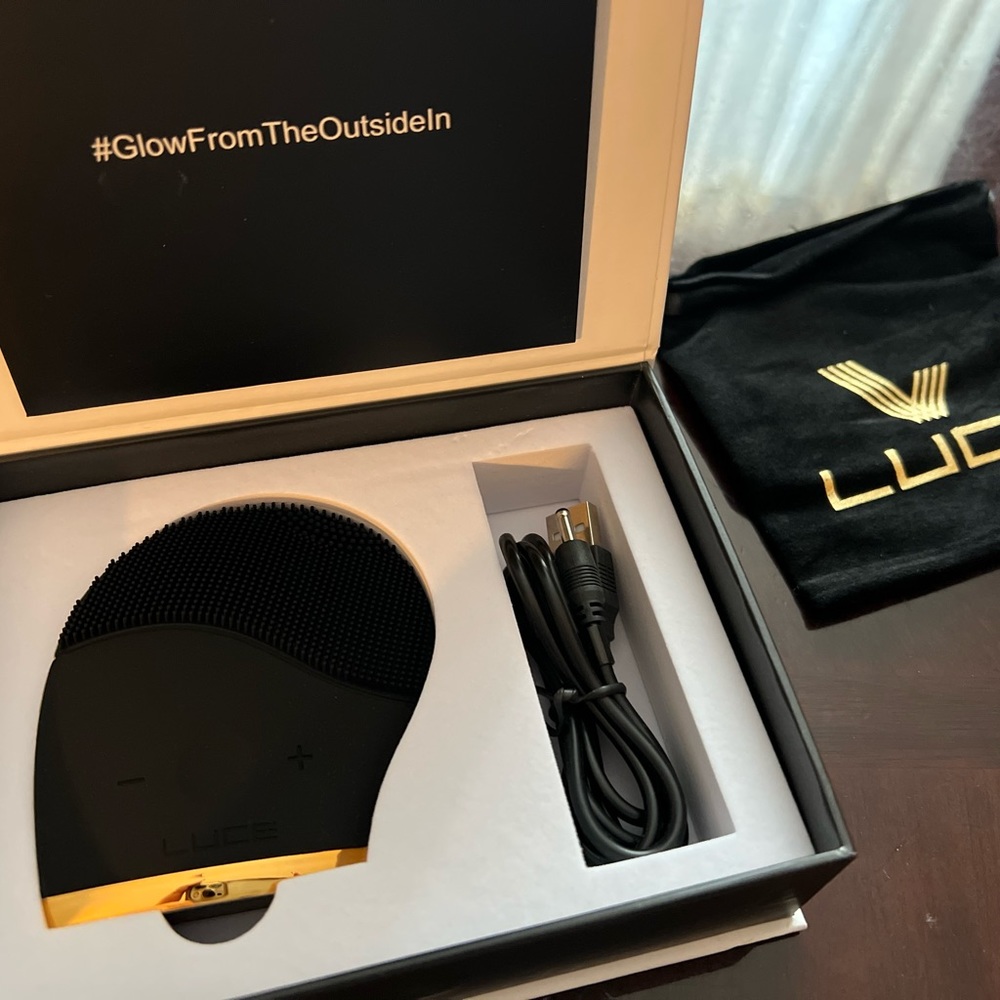 LUCE180° Facial Cleansing and Anti-Aging Device